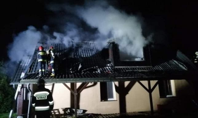 Pożar domu w gminie Szypliszki Sześć zastępów strażaków walczyło z pożarem domu w miejscowości Głęboki Rów