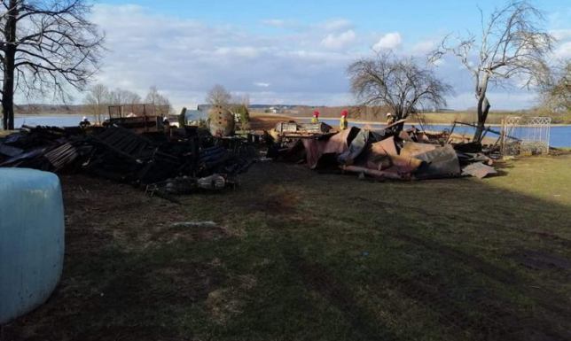 Spłonęła stodoła i maszyny Pożar stodoły we wsi Krejwińce w gminie Sejny