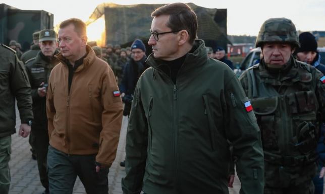 Mateusz Morawiecki i Mariusz Błaszczak w Kuźnicy Mateusz Morawiecki i Mariusz Błaszczak w Kuźnicy