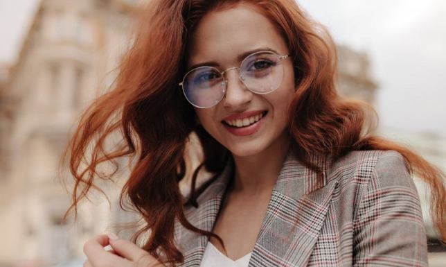 Jak dobrać idealne oprawki do okularów? Poradnik dla klientów salonów optycznych online Jak dobrać idealne oprawki do okularów? Poradnik dla klientów salonów optycznych online