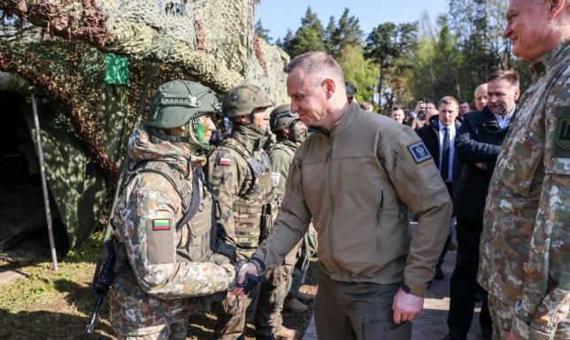 Prezydenci Polski i Litwy na wojskowych ćwiczeniach na Przesmyku ćwiczenia wojskowe „Brave Griffin” na poligonie w rejonie olickim na Litwie