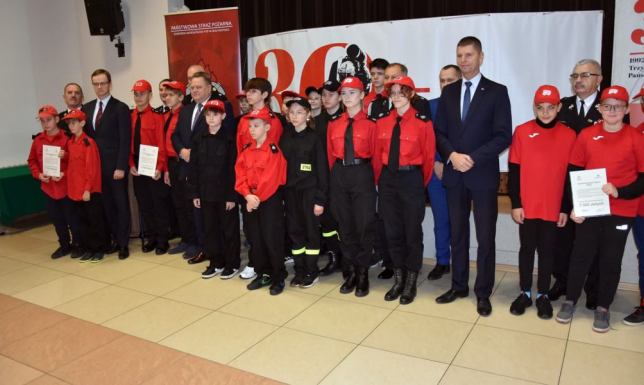 Finansowe wsparcie dla Młodzieżowych Drużyn Pożarniczych Uroczyste przekazanie promes dla Młodzieżowych Drużyn Pożarniczych