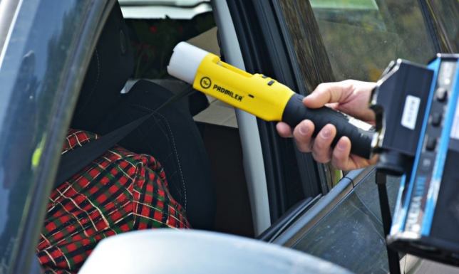 Pijany 33-latek wiózł znajomych na dyskotekę. 