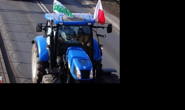 Protest rolników - zablokowana droga w Sztabinie Ogólnopolski protest rolników odbywa się dziś na drogach krajowych i wojewódzkich