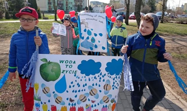 Przedszkolaki zachęcały do wzięcia odpowiedzialności za środowisko
