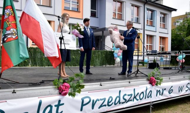 30 - lecie Przedszkola nr 6 w Suwałkach  oficjalne uroczystości związane z jubileuszem 30-lecia powstania Przedszkola nr 6