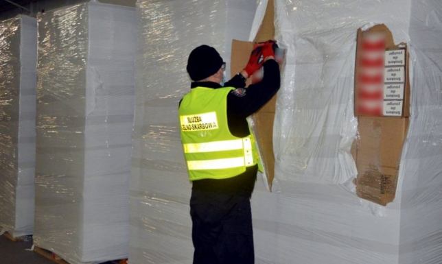 Papierosy zamiast ciastek. KAS przechwyciła kontrabandę wartą ponad 7,5 mln zł Przemyt niemal 514 tys. paczek papierosów bez polskich znaków akcyzy