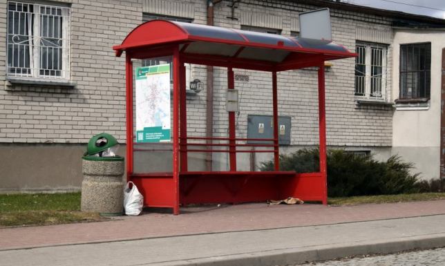 Brak możliwości zamontowania oświetlenia w istniejących wiatach przystankowych