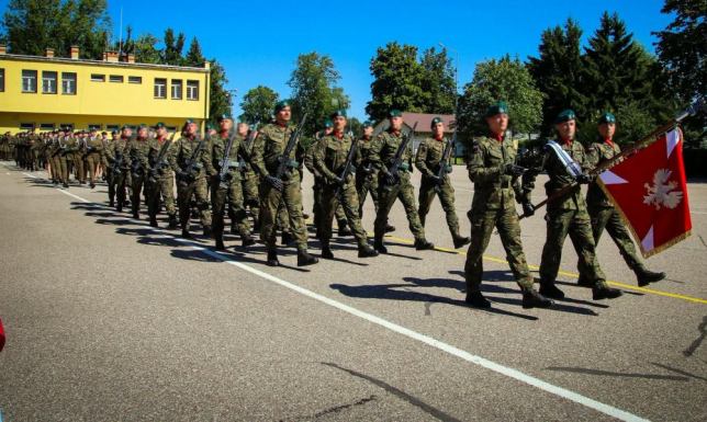 uroczysty apel z okazji Święta Wojska Polskiego