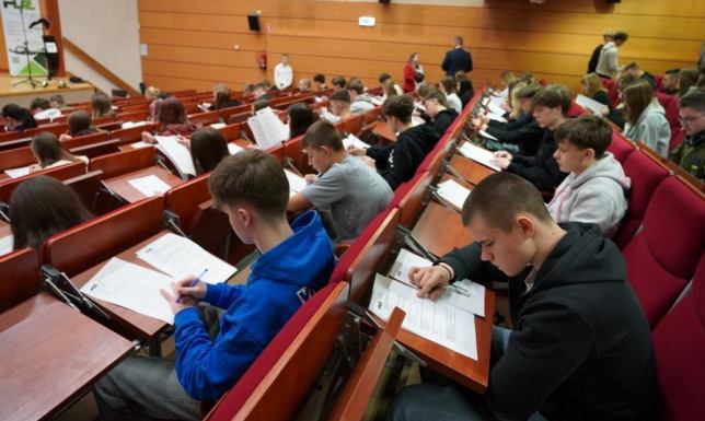Niemal 160 uczniów szkół średnich z województwa podlaskiego