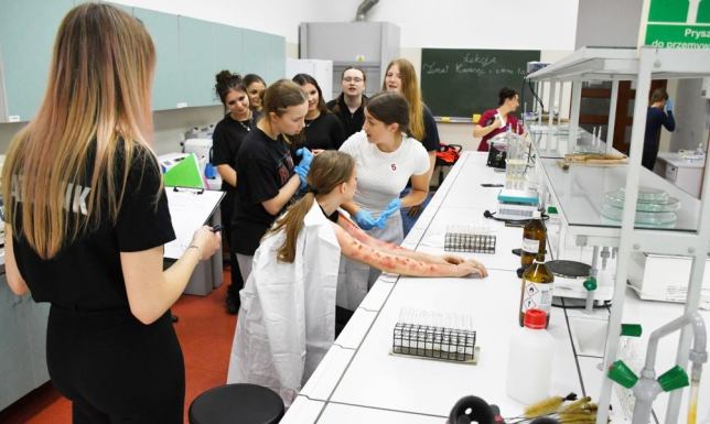 zadania symulujące realne sytuacje zagrożenia zdrowia i życia