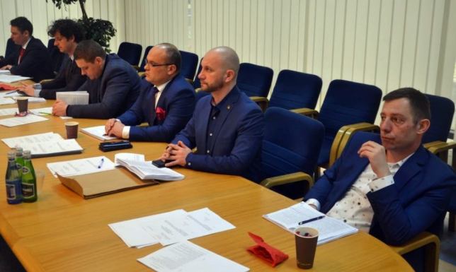 Radni poparli petycję mieszkańców Raczkowskiej petycja mieszkańców Raczkowskiej przeciwko budowie stacji benzynowej