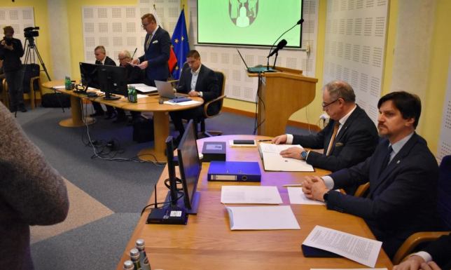 Temat składowania odpadów niebezpiecznych na sesji Rady Miasta Suwałki