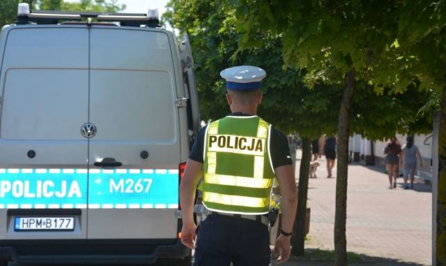 Pijany spowodował kolizję najeżdżając na samochód policjanta kierowców pod wpływem alkoholu zatrzymali suwalscy policjanci