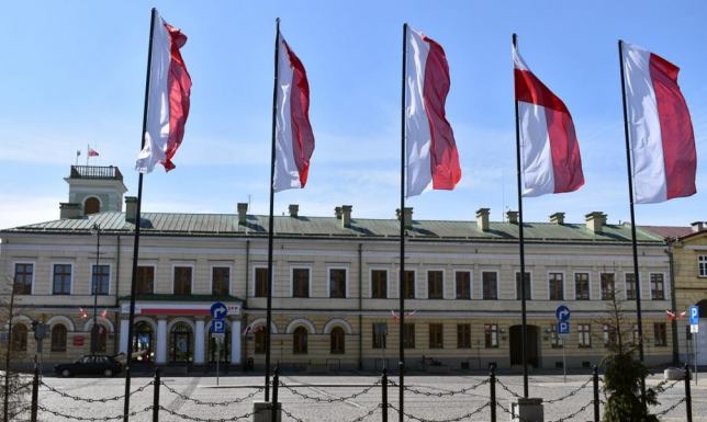 Okolicznościowa melodia Roty odtwarzana z wieży Urzędu Miejskiego