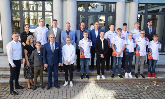 Spotkanie prezydenta z suwalskimi sportowcami w Ratuszu