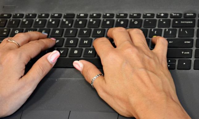 Mieszkanka powiatu suwalskiego oszukana na 22 tys. zł 47-letnia mieszkanka powiatu suwalskiego chciała sprzedać w internecie bluzkę