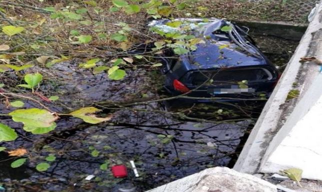 Auto prowadzone przez 18 latkę wpadło do rzeki. 