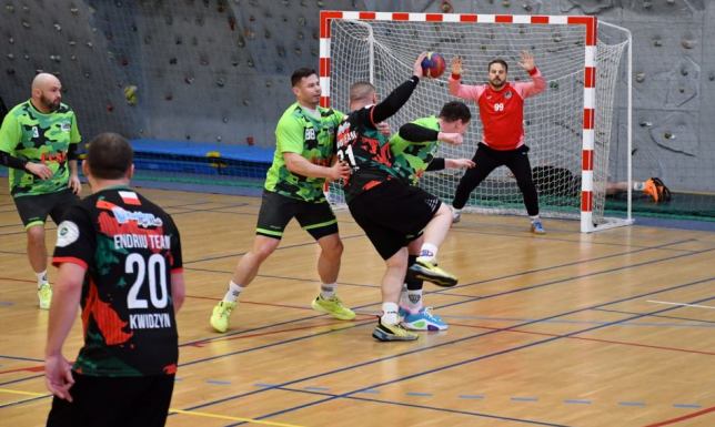 Siedem drużyn rywalizowało w sobotę w hali Ośrodka Sportu i Rekreacji