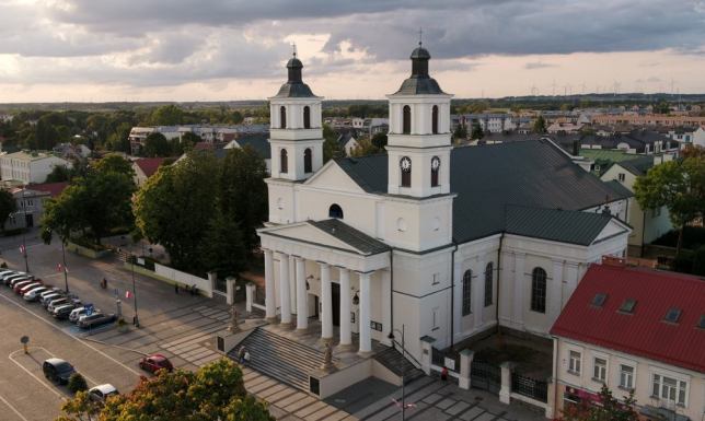 Prezydent Suwałk podpisał umowę z proboszczem parafii pw. św. Aleksandra