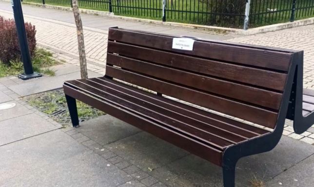  prace związane z odnawianiem ławek znajdujących się w parkach