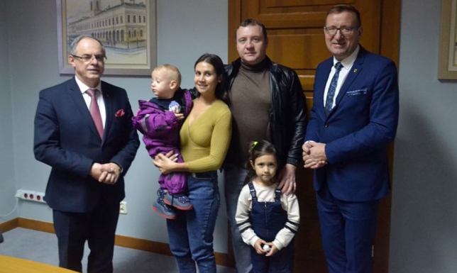 Rodzina Tachanovskiych z Kazachstanu otrzymała polskie obywatelstwo