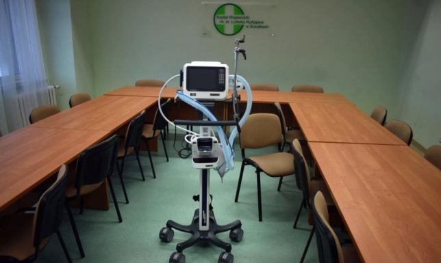 Czy w podlaskich szpitalach jest rezerwa respiratorów? Respirator koronawirus szpital