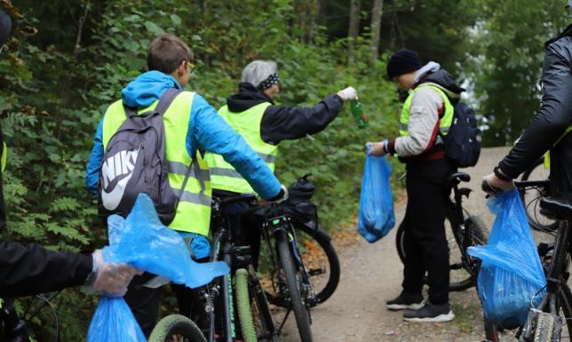 XII Rowerowe Sprzątanie Świata Rowerowe Sprzątanie Świata” uczniów ze szkół w Wiżajnach i Rutce-Tartak