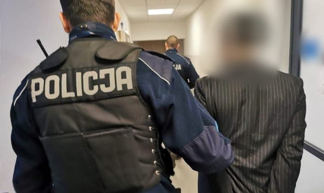 Rozbój na mieszkance Augustowa. 19-latek ukradł 16 tys. zł Obywatel Rumunii zaatakował kobietę i zabrał ponad 16 tysięcy złotych