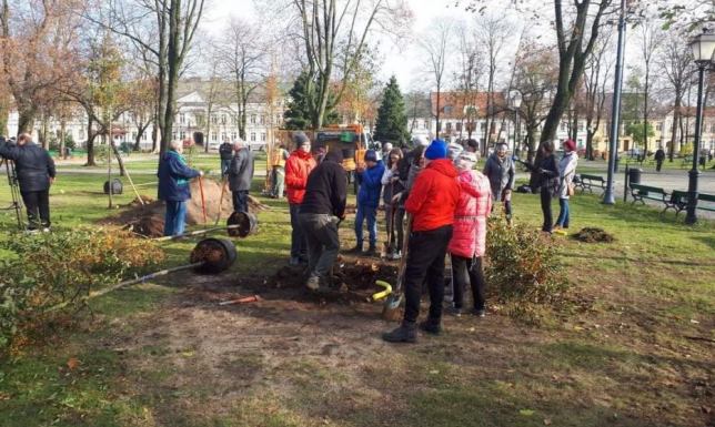Wspólne sadzenie drzew okazją do celebrowania Dnia Ziemi
