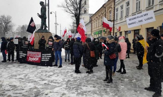 Protest przeciwko segregacji sanitarnej w Suwałkach Budzimy Suwalszczyznę - Stop Segregacji Sanitarnej