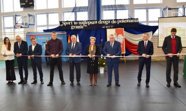 Powiatowe Centrum Sportu oficjalnie otwarto w Sejnach oficjalne przekazanie do użytku Hali Sportowej w Sejnach