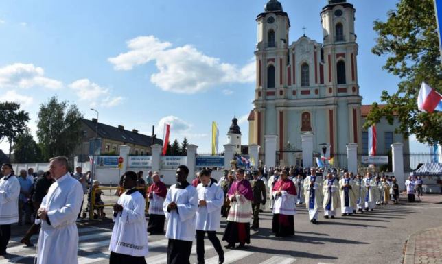 Jubileusz 50-lecia koronacji Cudownej Figury Matki Boskiej Sejneńskiej Figura Matki Bożej Sejneńskiej: historia i kult