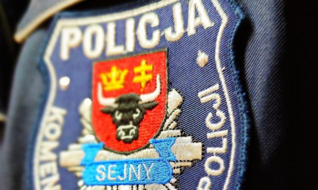 Kobieta szantażowała 21-latka upublicznieniem jego nagiego nagrania przestępstwo zmuszenia groźbą do wpłaty pieniędzy za zaniechanie upublicznienia kompromitujących zdjęć