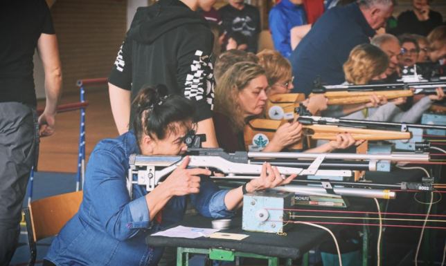 Seniorzy dali strzelecki popis Rywalizacja sportowa osób powyżej 60 roku życia