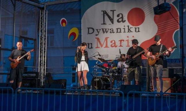 Koncertowe lato w Suwałkach cykl letnich koncertów “Na Dywaniku u Marii” i " Koncerty na Bulwarach"