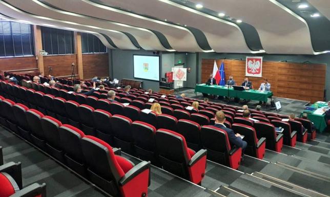 Radni murem za nauczycielskimi pensjami