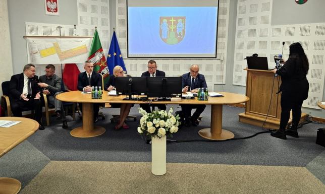 „Politycznie organizowane grupy protestujących" na sesji Rady Miasta? Sesje Rady Miasta ogląda średnio poniżej 80 widzów