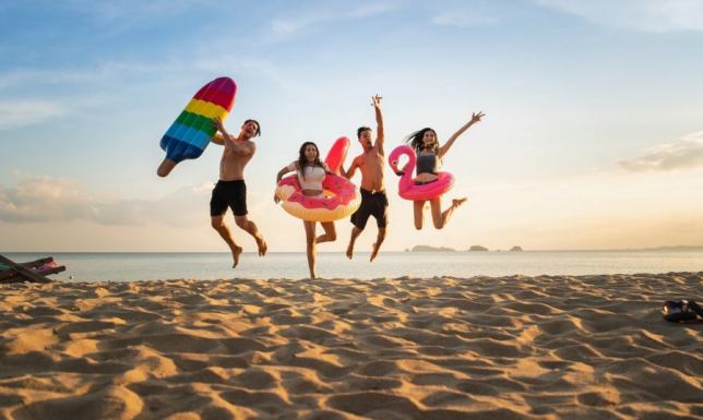 Jak Polacy spędzają lato 2024? Sprawdzamy ulubione kierunki na urlop