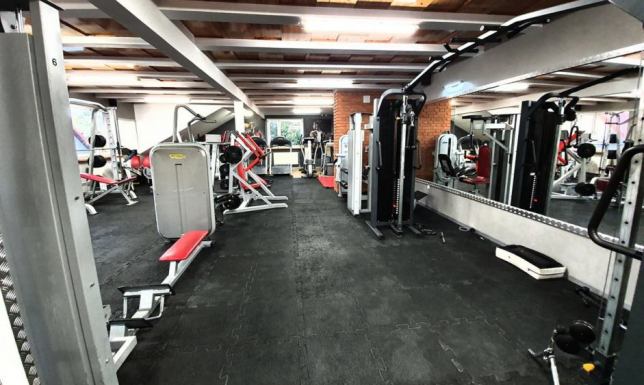 Siłownie, baseny i kluby fitness wznawiają działalność Zniesienie obostrzeń w całym kraju od 28 maja