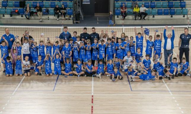 Turniej Mini Piłki Siatkowej Dzieci "Jesteś Naszą Nadzieją" Młodzi adepci siatkówki rywalizowali o pamiątkowe statuetki