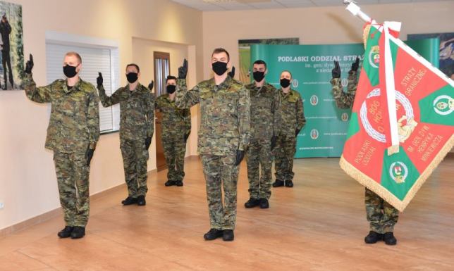 Śubowanie funkcjonariuszy Straży Granicznej Nowi funkcjonariusze w podlaskiej straży granicznej