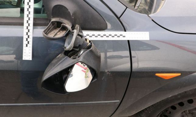 na jednym z parkingów w mieście uszkodził samochód byłej partnerki