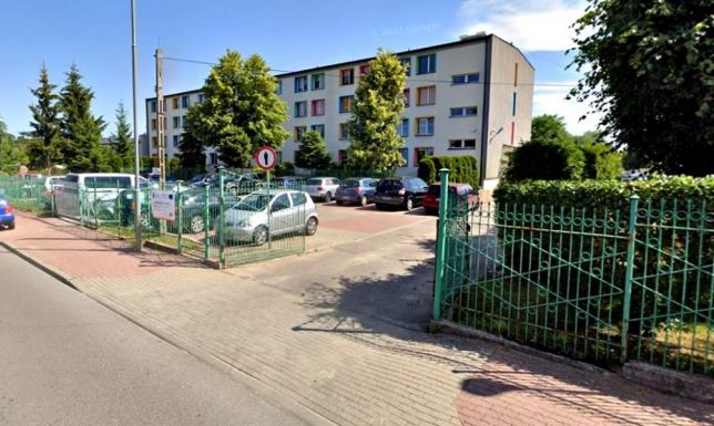 Problematyczny wyjazd z parkingu przy Specjalnym Ośrodku Szkolno-Wychowawczym  wyjazd z parkingu przy Specjalnym Ośrodku Szkolno-Wychowawczym