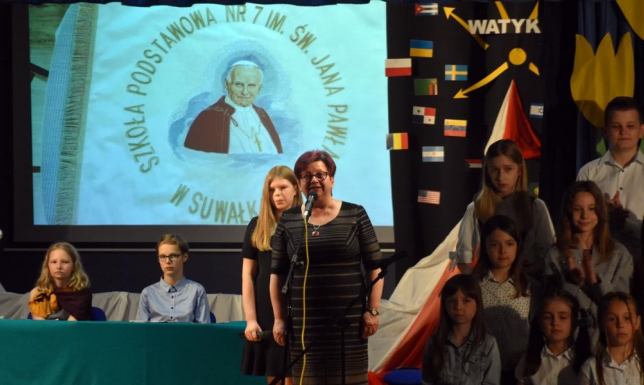Święto Jana Pawła II, patrona Szkoły Podstawowej nr 7 w Suwałkach