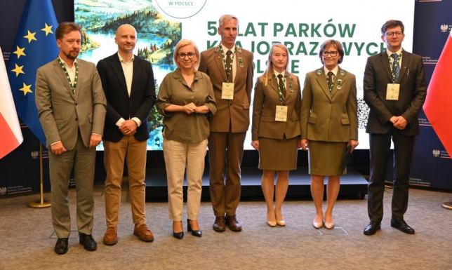 Odznaka Za Zasługi dla Ochrony Środowiska i Klimatu"