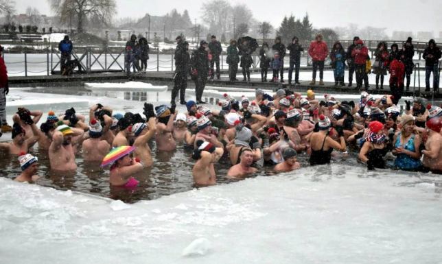 pierwsza edycja oficjalnego Suwalskiego Zlotu Morsów nad Zalewem Arkadia