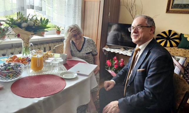 Pani Wacława Taraszkiewicz z Suwałk skończyła 100 lat swoje setne urodziny obchodziła Pani Wacława Taraszkiewicz