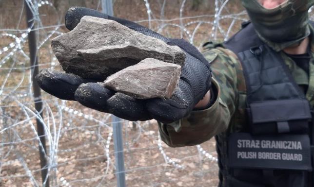 Kolejne prowokacje i zatrzymania na polsko-białoruskiej granicy polsko – białoruską granicę nielegalnie próbowały przekroczyć 93 osoby.