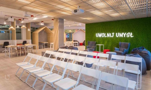 Nowoczesna strefa coworkingowa w bibliotece UŁ dzięki firmie Rossmann Nowoczesna strefa coworkingowa w bibliotece UŁ dzięki firmie Rossmann